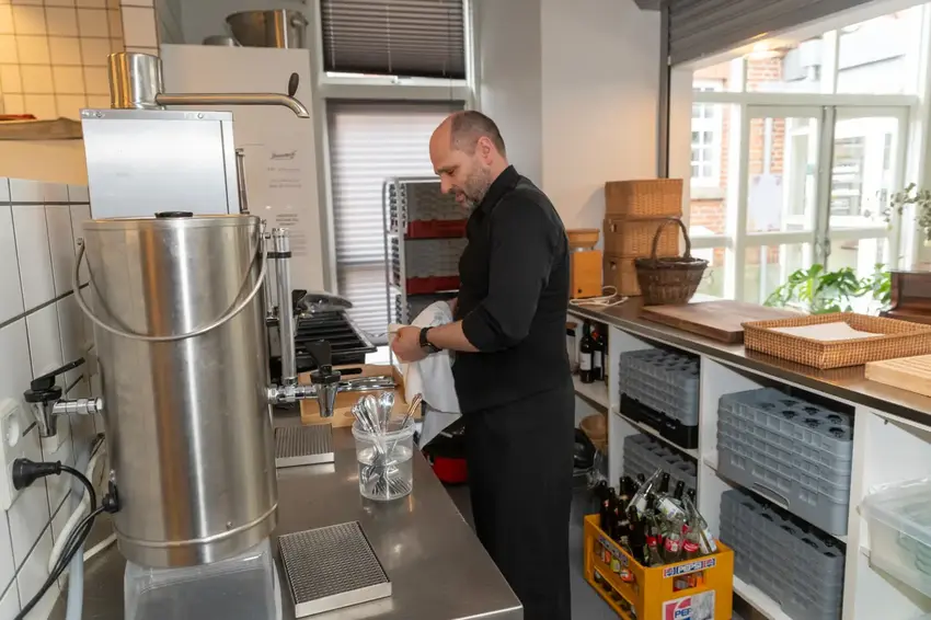 René Adelholm i køkkenet hos MadRum