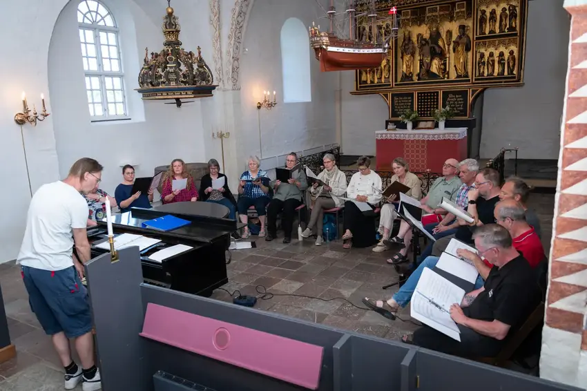 Højlandskoret øver i Østbirk Kirke