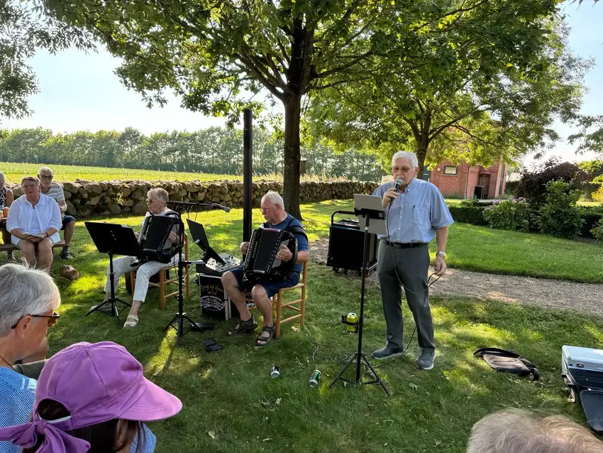 Sommersang på Yding Kirkegård