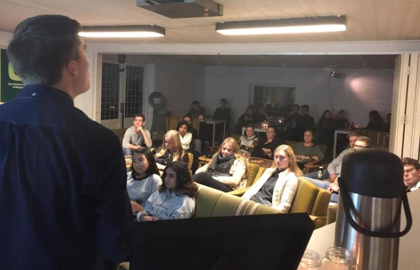 Unge samles om at dygtiggøre sig