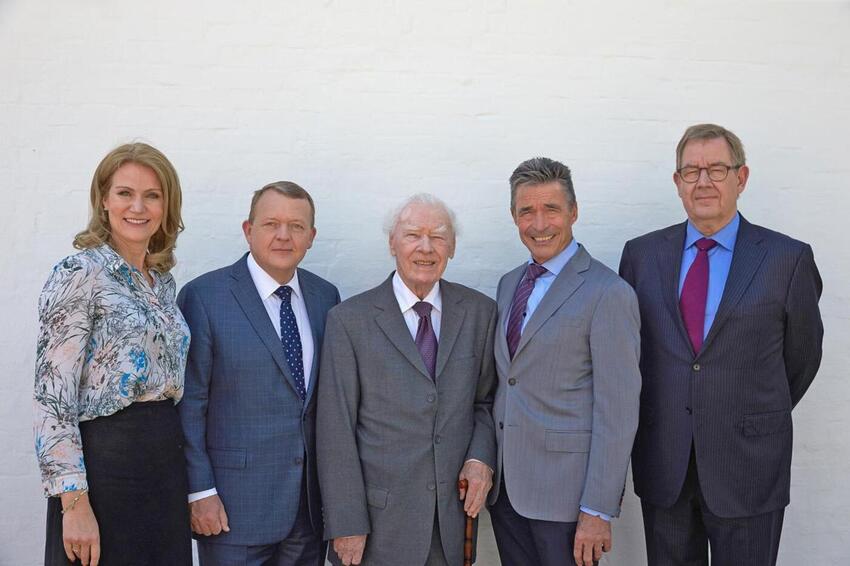 DR1 samler fem danske statsministre