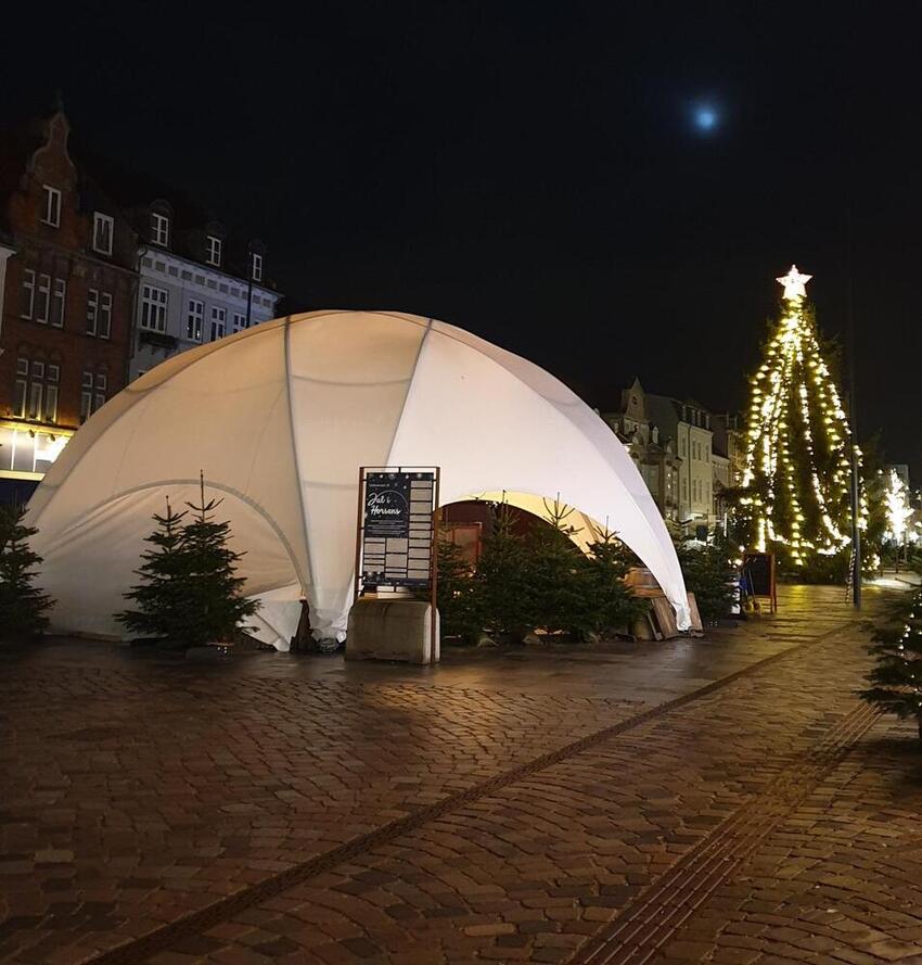 Juleprogram i corona-tryg indpakning