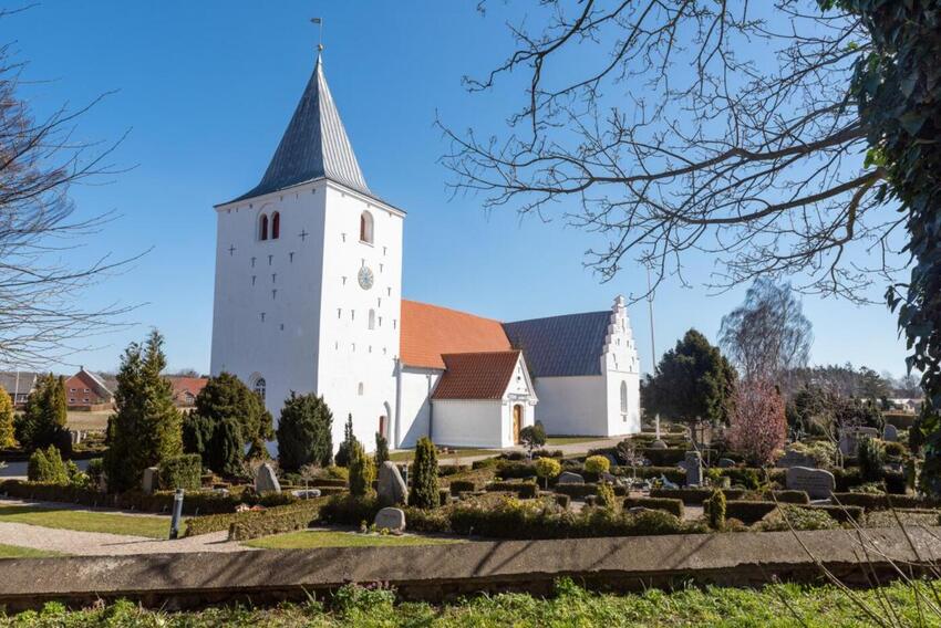 Østbirk og Yding Kirker åbner igen