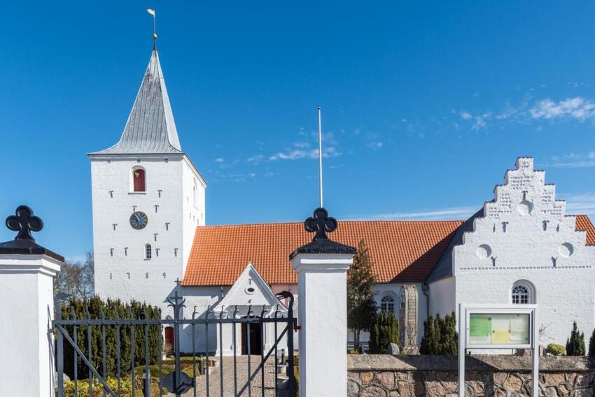 Lad os mødes i vores Kirker og i Præstegården