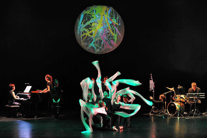 Skoleelever og professionelle kunstnere skaber fælles forestilling på Horsens Ny Teater