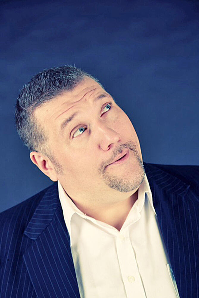 Amin Jensen show støtter Østbirkhallen