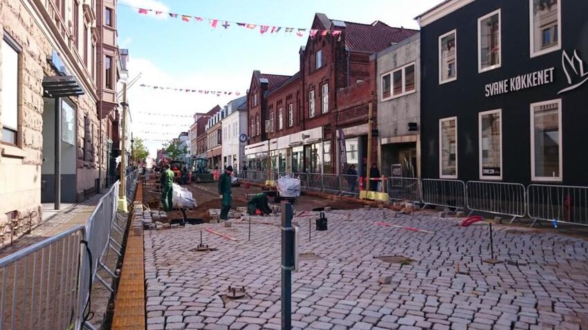 Kom og mærk, se og gå på gågadens nye belægning