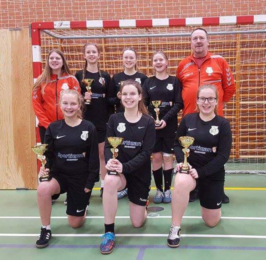 Pokaler til Brædstrups piger