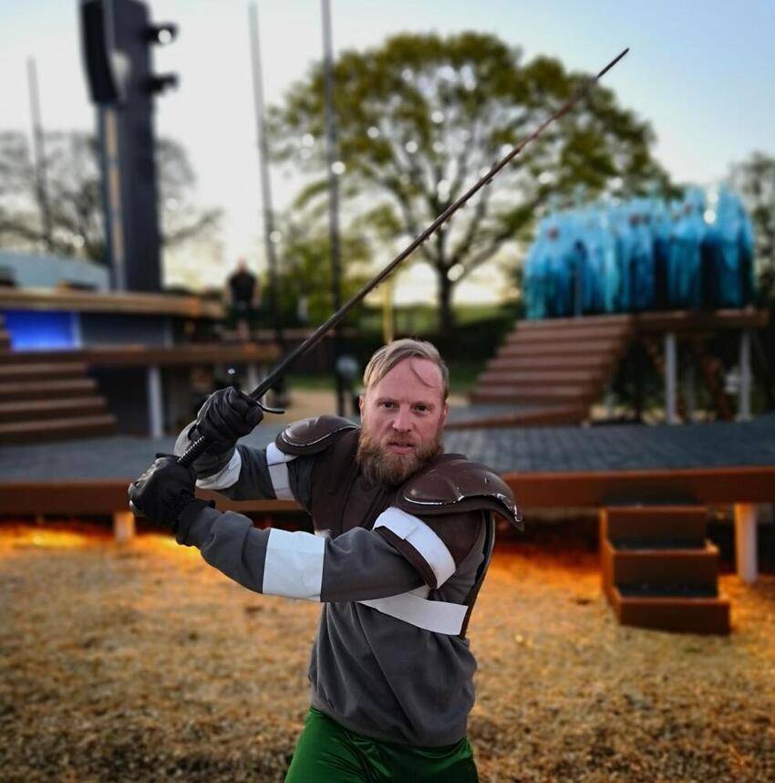 Carsten Wollsen fra Østbirk er med som statist i Kong Arthur