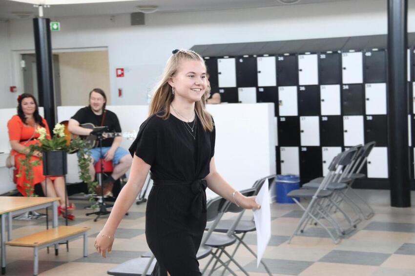 118 elever dimitterer fra Step 10 med flotte karakterer