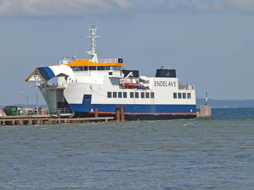 Endelave fejrer nyt postnummer med champagne