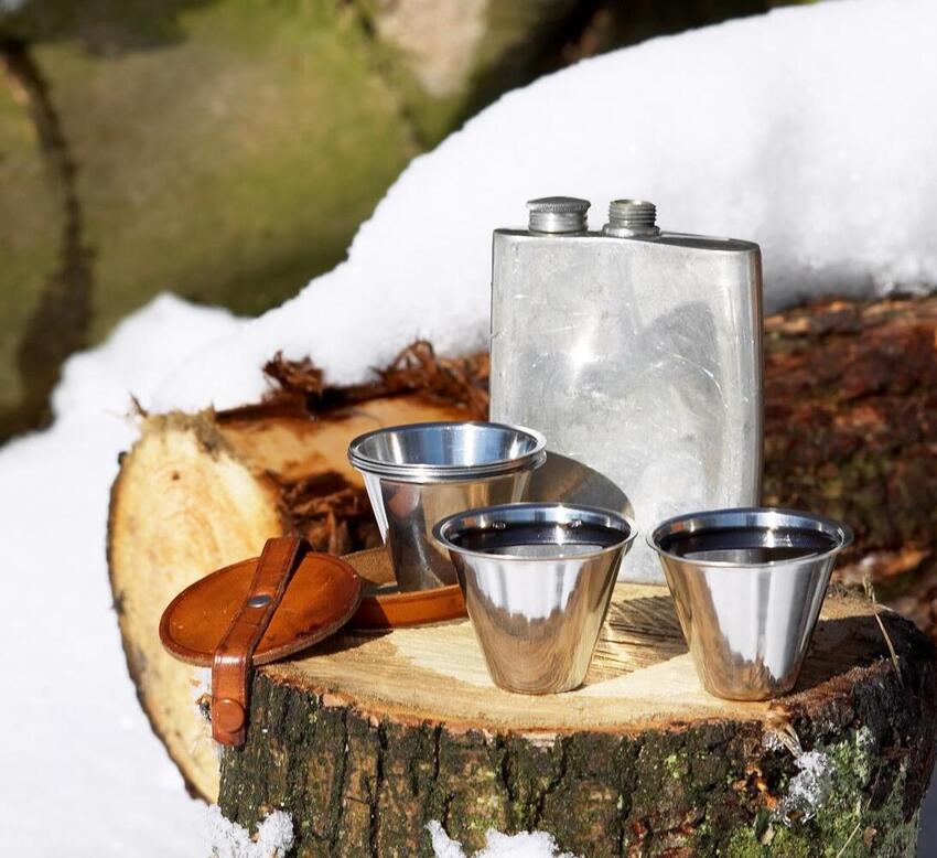 Søndagscafe med tøj på Birkebo