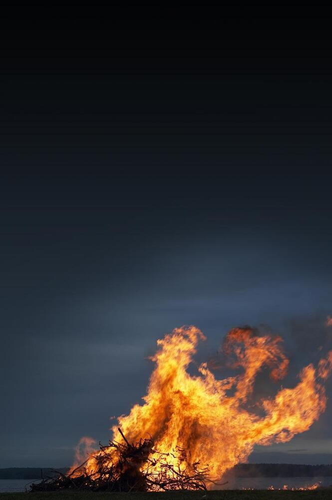 Magtfuld markbrand på Øvre og Nedre Kvægenbjergvej