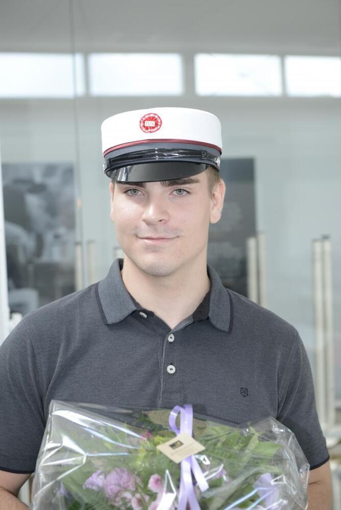 Den første EUX-tømrer har fået studenterhuen på i Horsens