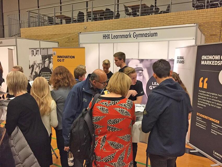 Unge vejleder unge på Uddannelsesmessen i Horsens