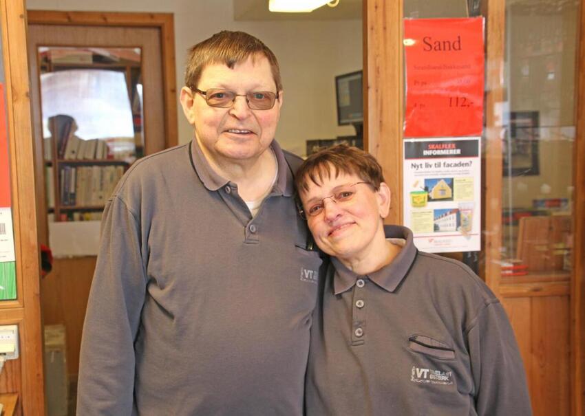 Lukker forretningen og tager på påskeferie