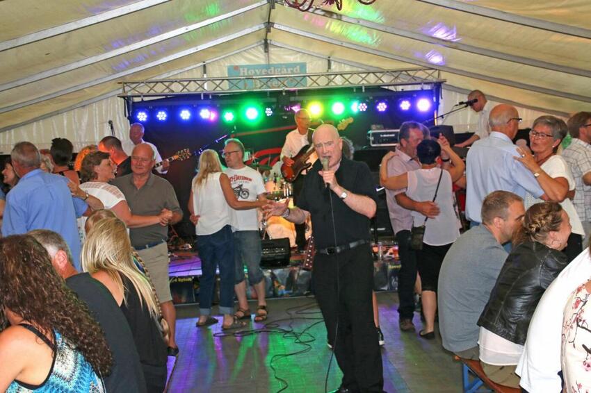 Pinsesolen danser i Hovedgård