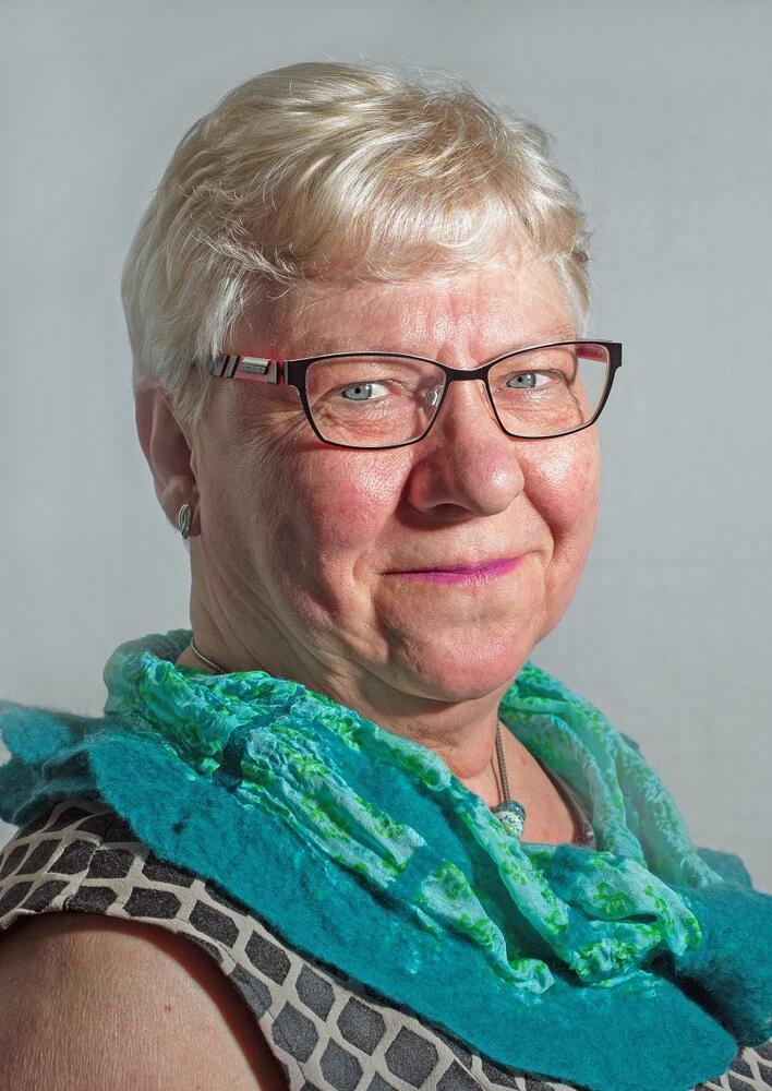 Hun bringer mennesker sammen