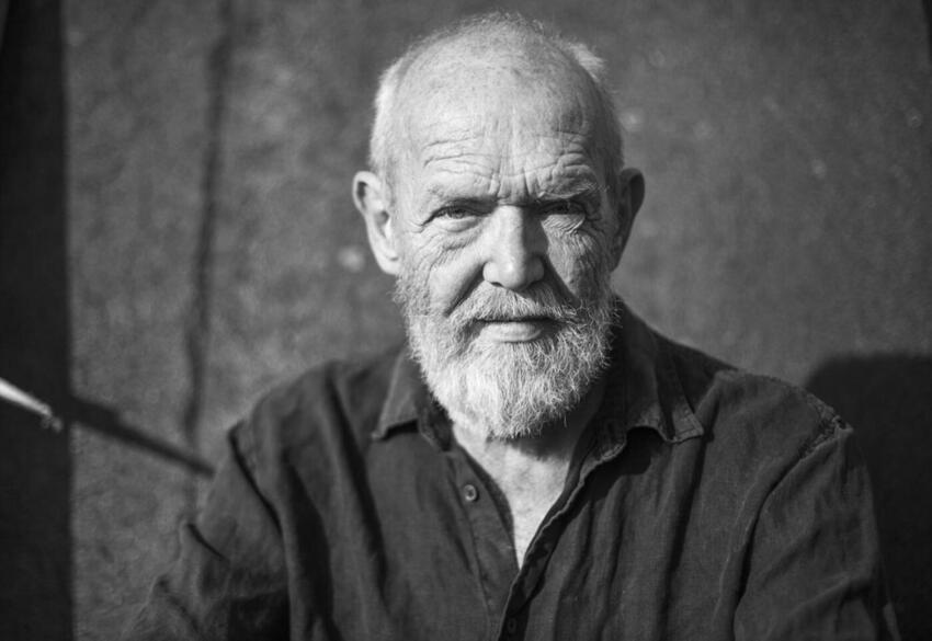 La Vie har fået fast fortæller