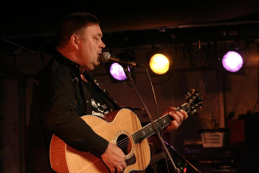 Ivan Johnsen & Friends spiller til Hovedgård Byfest