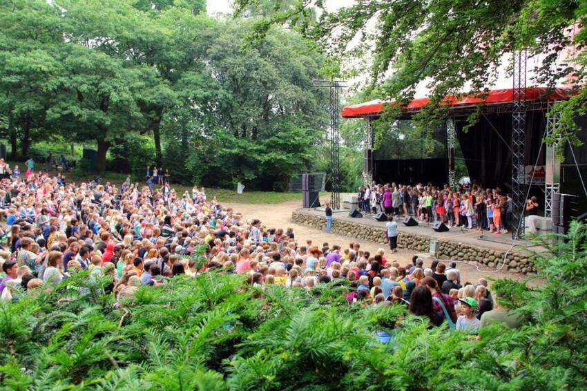 Musik Til Alle rykker ind på friluftsscenen i Lunden