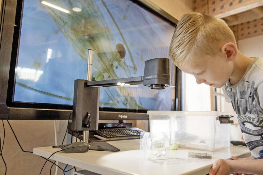 Eleverne på Østbirk Skole tager de naturvidenskabelige briller på