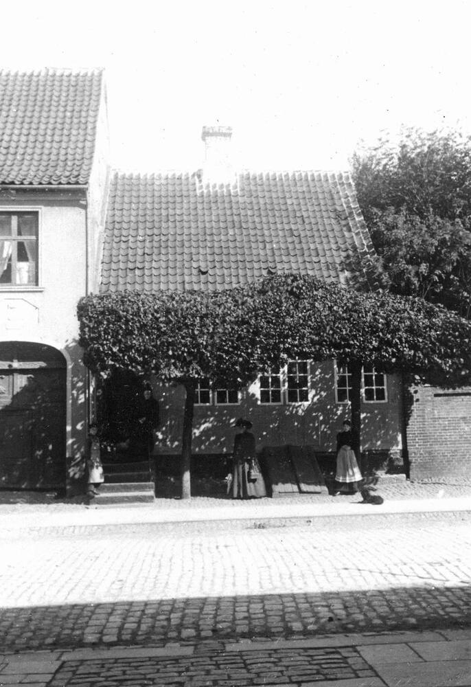 Byens gader og deres beboere: Herman Bang