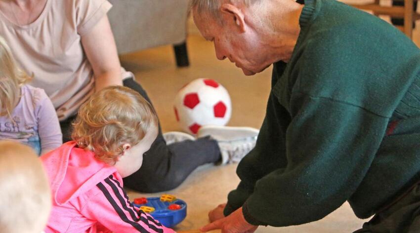 Flere børn skal have kontakt med ældre