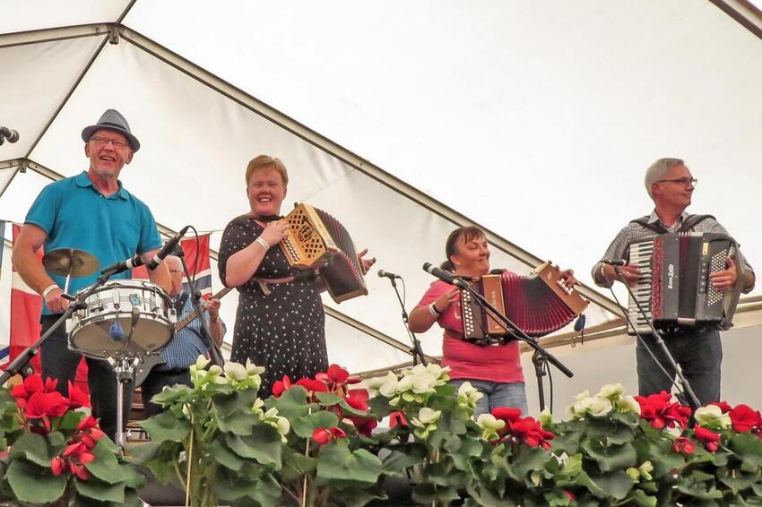 12 timer med glade toner og dans i Forum Horsens