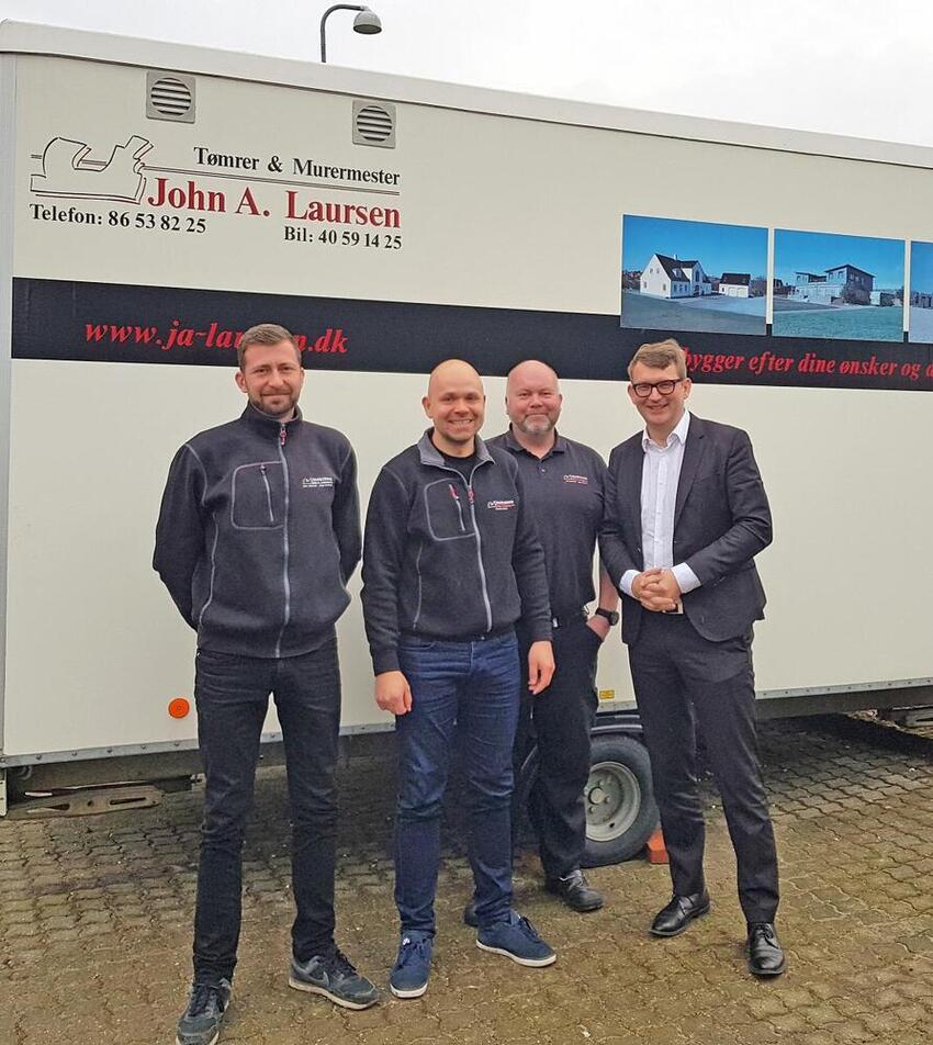 Beskæftigelsesminister Troels Lund Poulsen på besøg hos Tømrer-, Murer- & Kloakmester John A. Laursen A/S