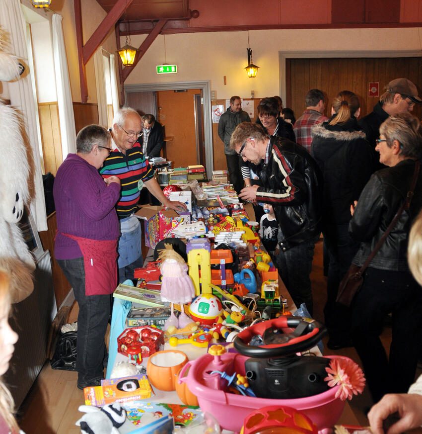 Tidligt loppemarked i Tvingstrup