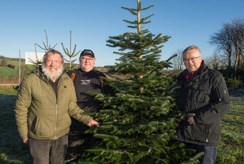 Lions rykker ud i naturen og holder julesalg