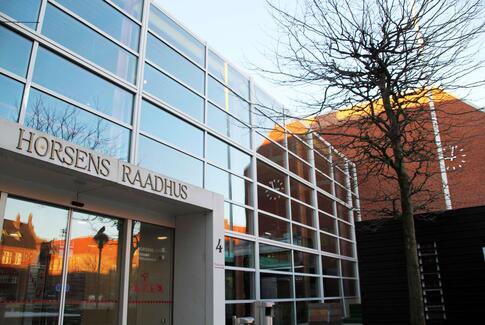 Horsens Kommune sender medarbejdere hjem, men opretholder driften