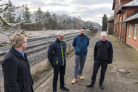 Togstop i Hovedgård et skridt nærmere
