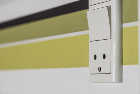 De fleste stikkontakter til salg i Danmark lever ikke op til reglerne