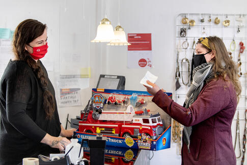 Overskudslegetøj sikrer hjælp til verdens fattigste