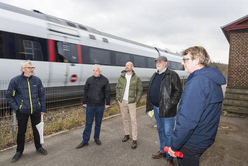 Togstop i Hovedgård med benspænd