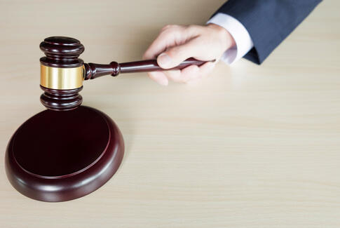 To mænd i grundlovsforhør om grov vold mod 20-årig i Horsens