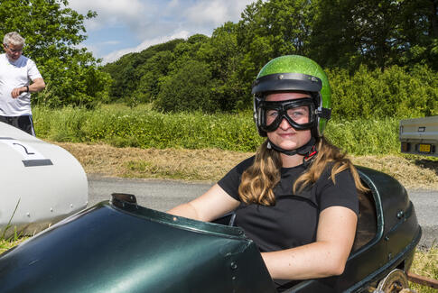 Sæbekasseløb på varm asfalt i Torp