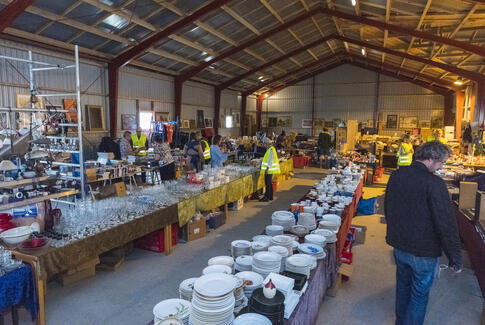 Kæmpestort loppemarked i Båstrup