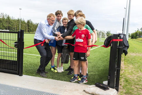 Kunstgræsbane indviet i Østbirk