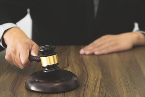 Ung mand fremstilles i grundlovsforhør om vold i Horsens