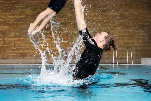 Gør dit barn tryg i vandet