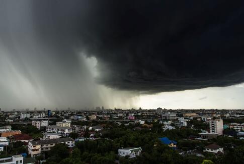 Nu rammer højsæsonen for skybrud