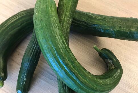 Halvdelen af danskerne takker ja til “grimme” grøntsager