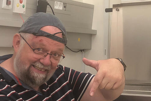 Klumme: Avis med venstre hånd?