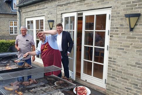 Ud med afstand ind med udflugt