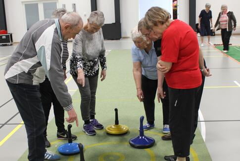 Fri leg for seniorer i Østbirkhallen