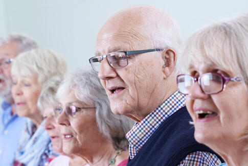 Kom til fællessang og fællesskab på Hovedgård Bibliotek
