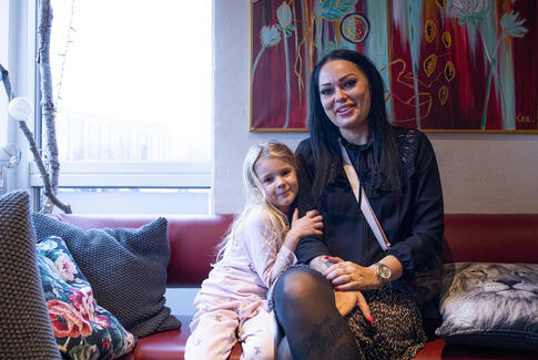 Klimavenligt indpakningspapir hjælper udsatte familier i Danmark